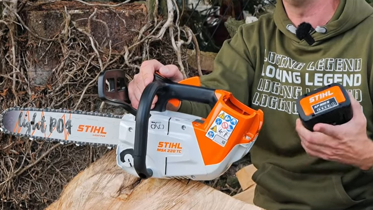 Stihl msa clearance 220 battery