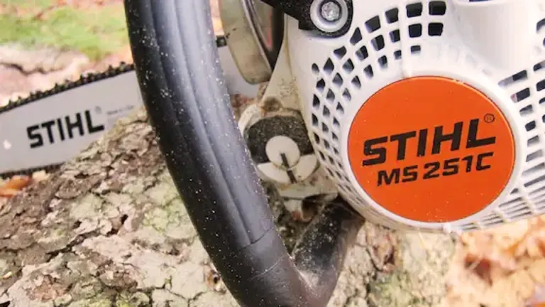STIHL MS 251 C-BE chainsaw on tree trunk.