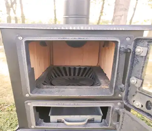 https://forestry.com/wp/wp-content/uploads/2023/10/Small-Cast-Iron-Stove-for-Outdoor-Camping-Review-9.webp