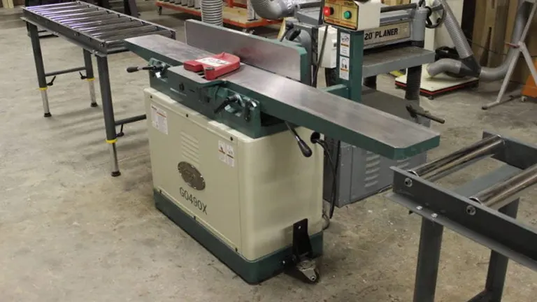 Grizzly G0490X Jointer in a workshop setting.
