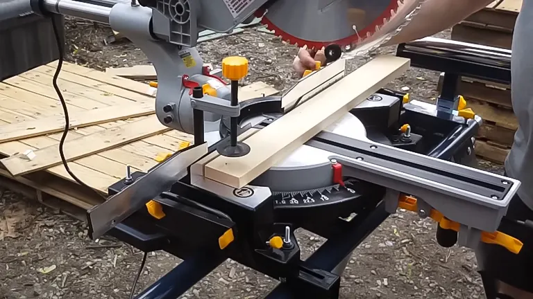 Chicago Electric 61969 12" Double-Bevel Sliding Compound Miter Saw