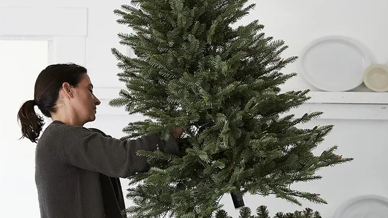 How to Clean an Artificial Christmas Tree