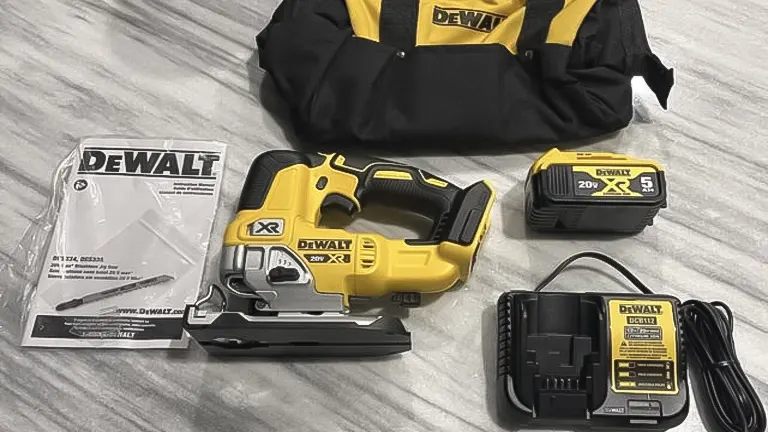 DeWalt T32331 - 20V Max XR Jigsaw Kit (5.0Ah) with accessories.