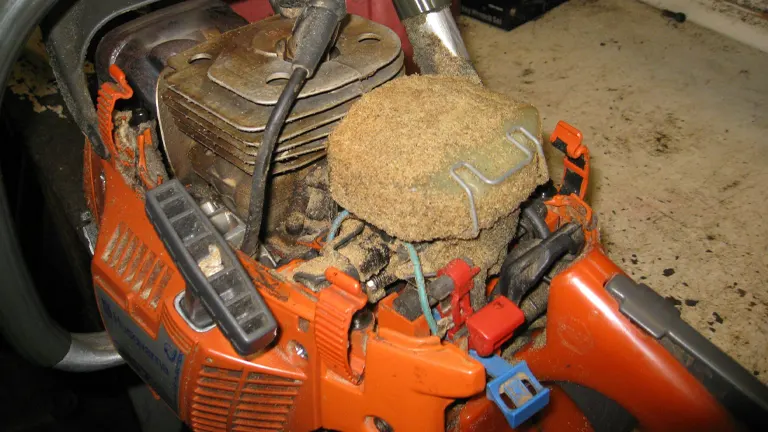 Dirty chainsaw with sawdust