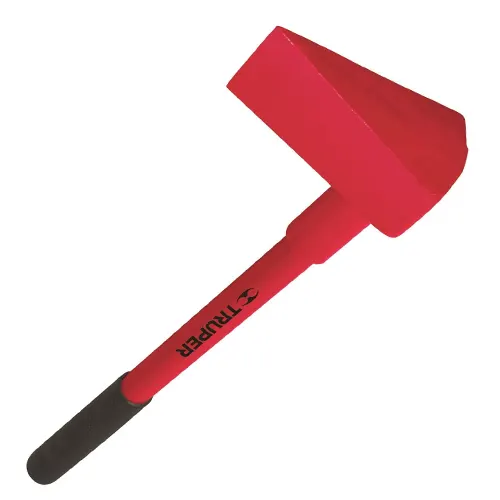Red Truper 32415 12-Pound Splitting Maul with black handle on white background