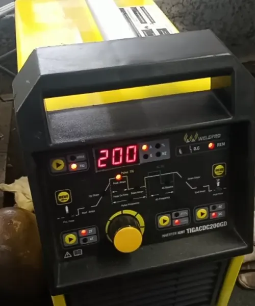 a Weldpro Digital TIG 200GD welder machine displaying a 200° temperature reading