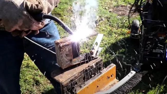 Getting Down to Welding Lincoln Electric Easy MIG 140 Welder
