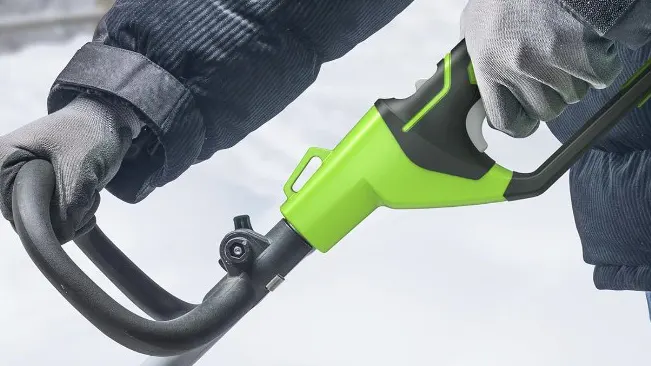 Handling and Maneuverability Greenworks 40V Snow Shovel