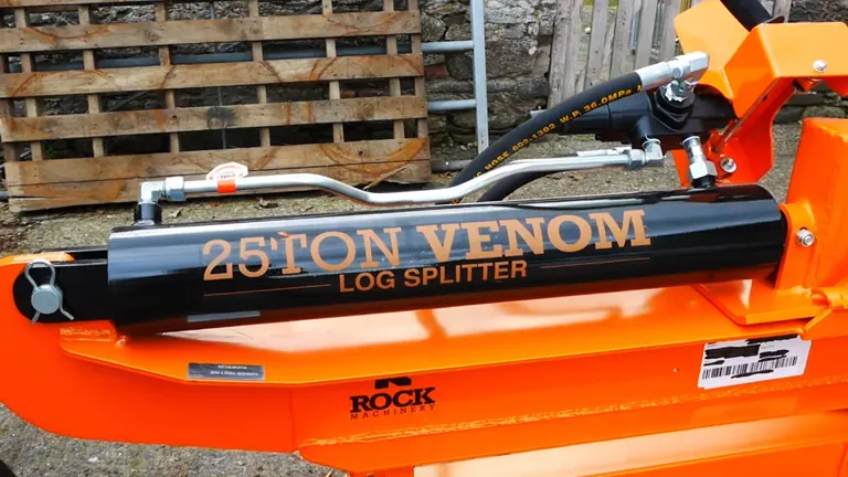 Uncompromising Construction Venom 25ton tractor-mounted log splitter