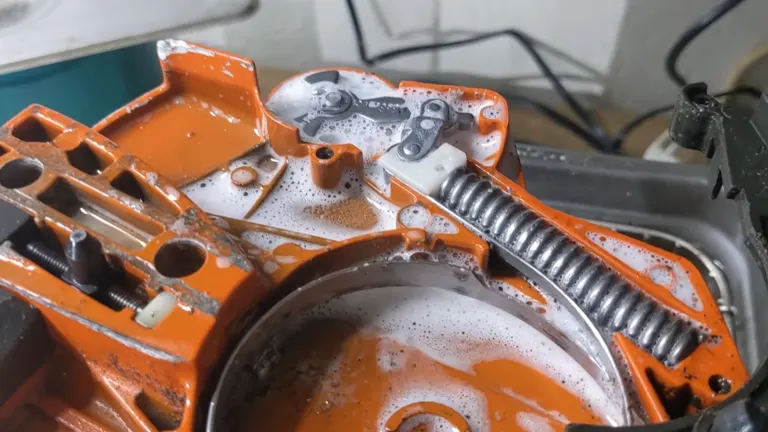 Cleaning Chainsaw cover 