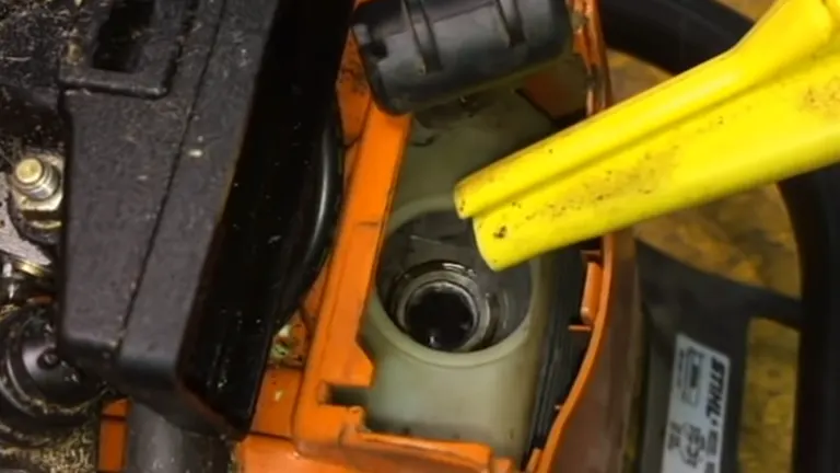 Chainsaw spark plug hole putting liquid fuel to Hydro Lock