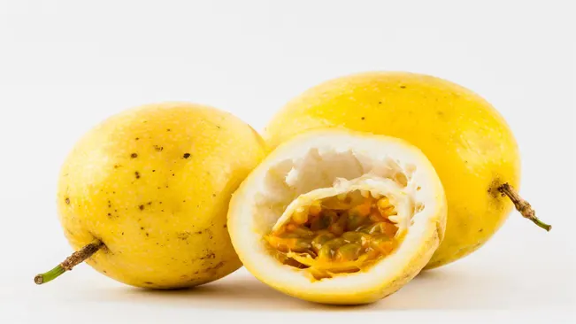 Yellow Passion Fruit (Passiflora edulis flavicarpa)