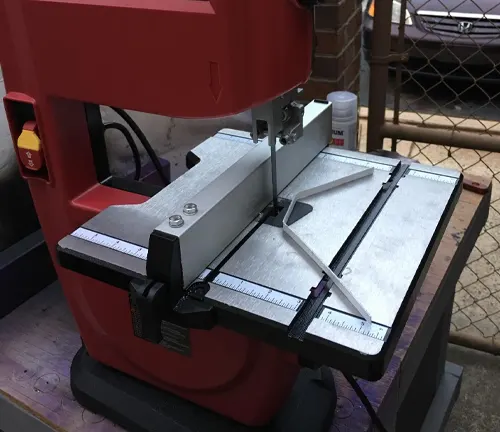 Close up of SKIL 3386-01 9-Inch Band Saw