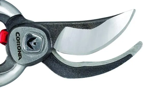 Close-up of Corona BP 7100D Pruner blades and lock mechanism