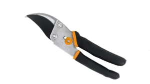 Fiskars Bypass Pruning Shears Featured Image