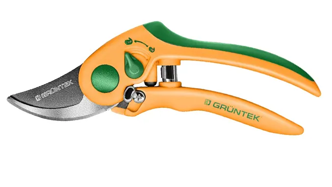 GRÜNTEK FLAMINGO Bypass Pruning Shears with closed blades, orange and green handles.