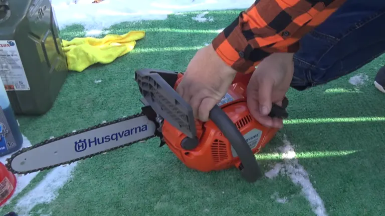 Person starting the Husqvarna T435