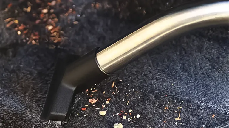 Vacuum cleaner nozzle cleaning debris from a carpet