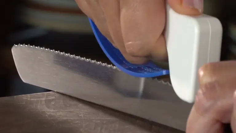 Sharpening Bread Knife using AccuSharp Knife