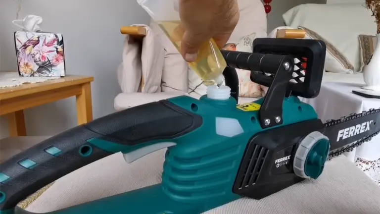 Person filling oil in a Ferrex electric chainsaw.